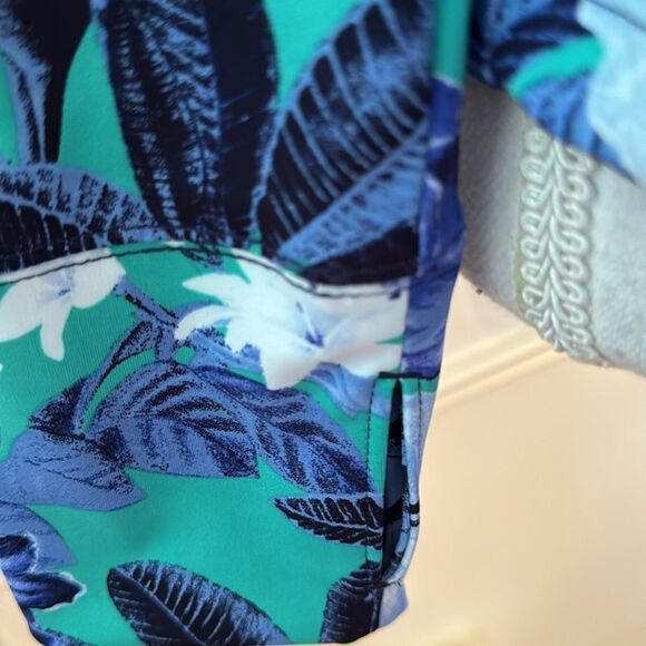 Tommy Bahama Active Quarter Zip.  NWT - Picture 4 of 12